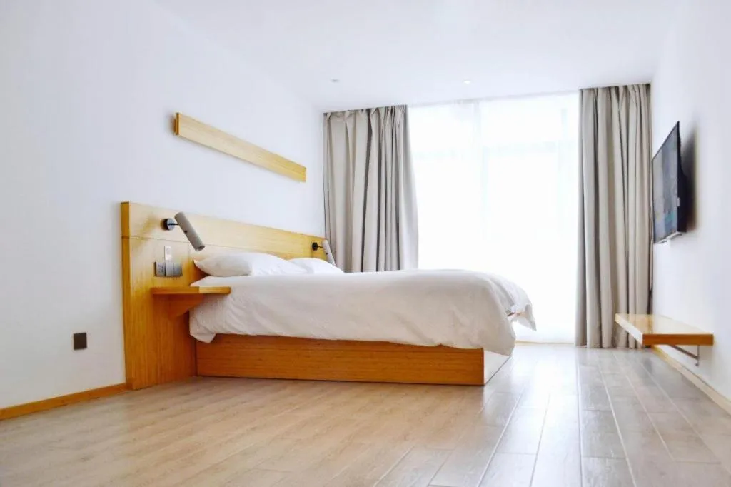 Bed in Meijin All Suites Hotel Suzhou