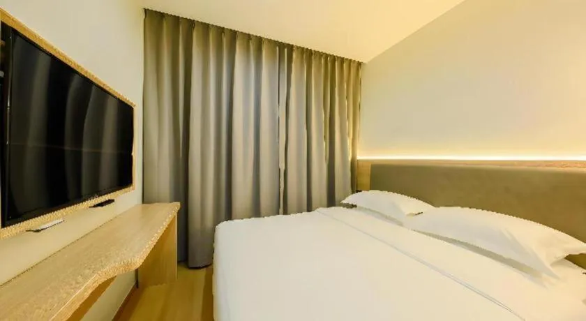 Bed in Borrman Hotel South Beijing Railway Station Caoqiao Station