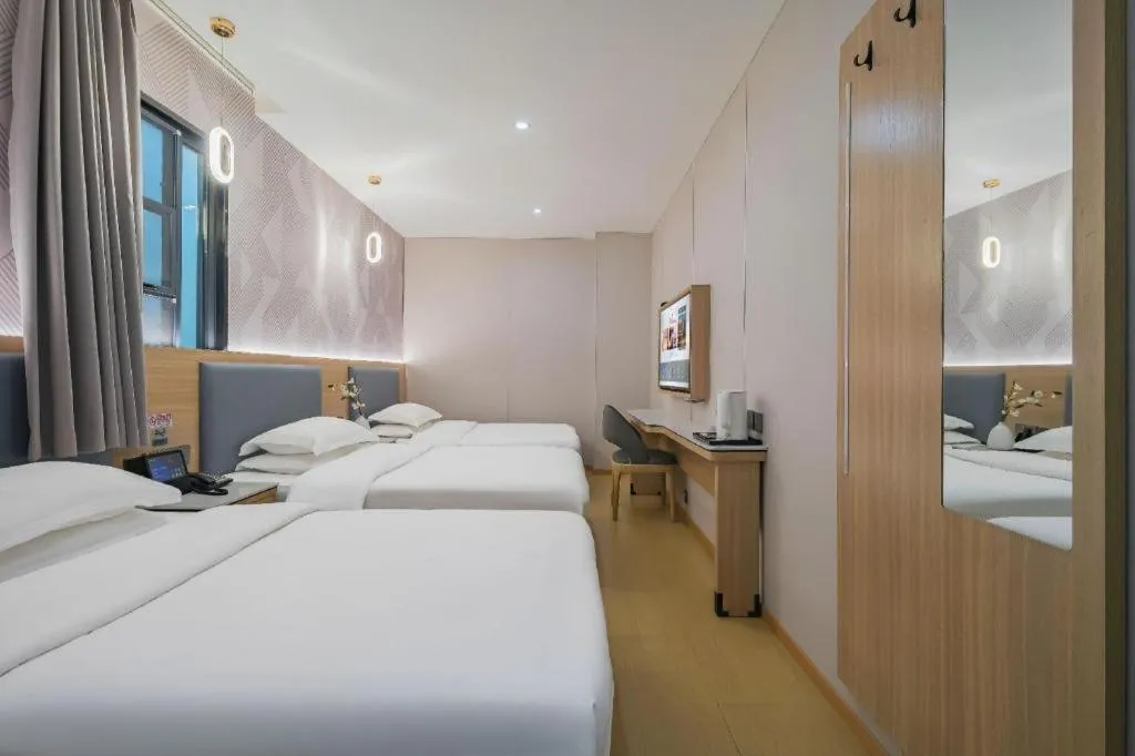 Bed in Borrman Hotel South Beijing Railway Station Caoqiao Station