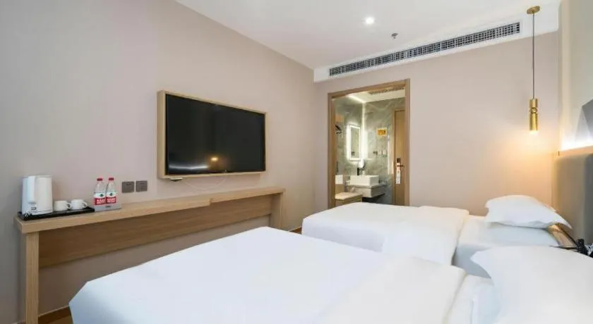 Bed in Borrman Hotel South Beijing Railway Station Caoqiao Station