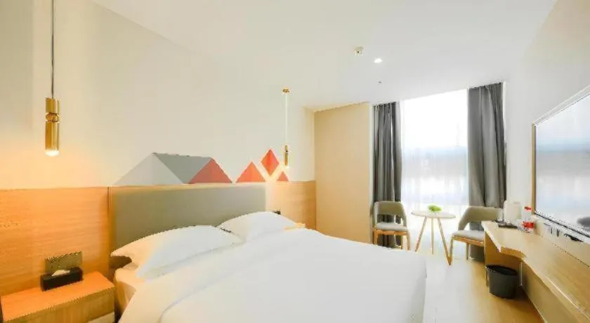 Bed in Borrman Hotel South Beijing Railway Station Caoqiao Station