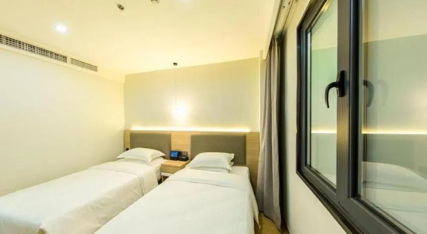 Bed in Borrman Hotel South Beijing Railway Station Caoqiao Station