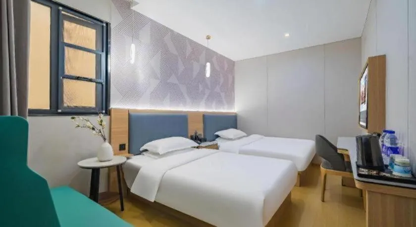 Bed in Borrman Hotel South Beijing Railway Station Caoqiao Station