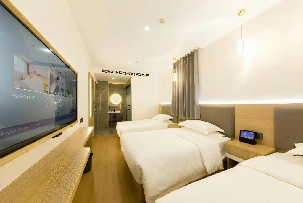 Bed in Borrman Hotel South Beijing Railway Station Caoqiao Station