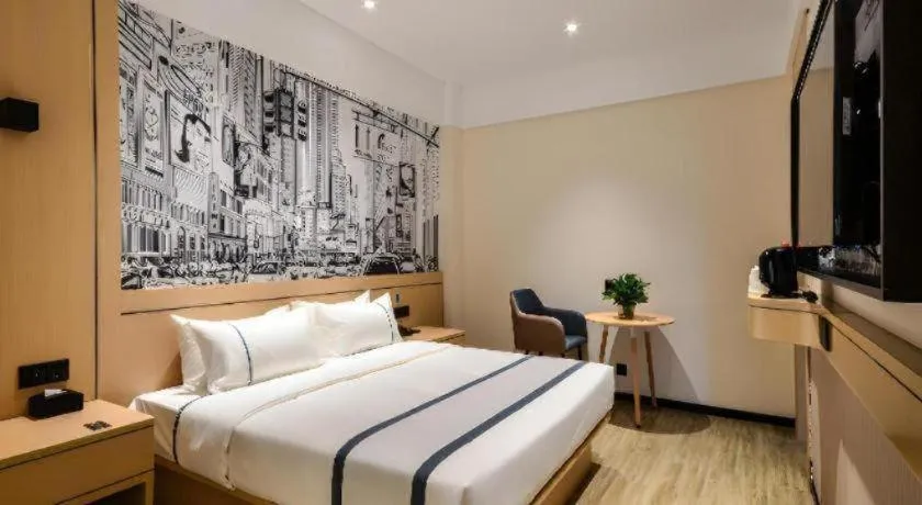 Bed in City Comfort Inn Jingzhou Fantawild Shashi Middle School