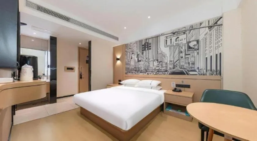 Bed in City Comfort Inn Jingzhou Fantawild Shashi Middle School