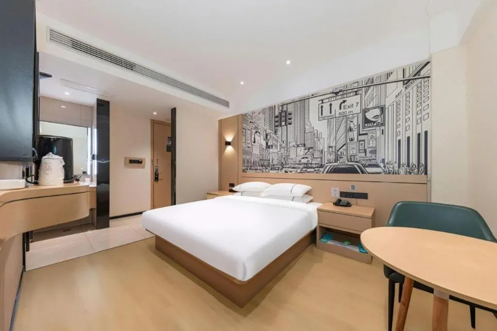 Bed in City Comfort Inn Jingzhou Fantawild Shashi Middle School