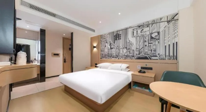 Bed in City Comfort Inn Jingzhou Fantawild Shashi Middle School