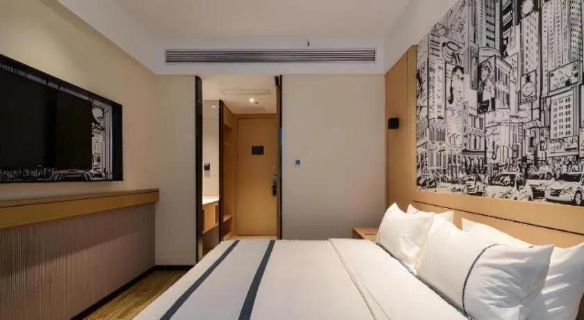 Bed in City Comfort Inn Jingzhou Fantawild Shashi Middle School