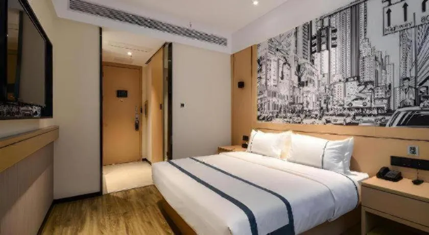 Bed in City Comfort Inn Jingzhou Fantawild Shashi Middle School