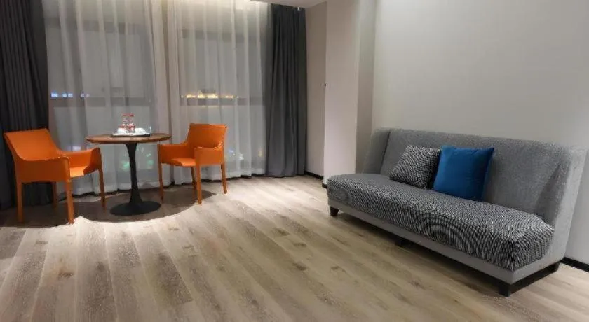 Premier City Comfort Hotel Hechi Luocheng Central Plaza