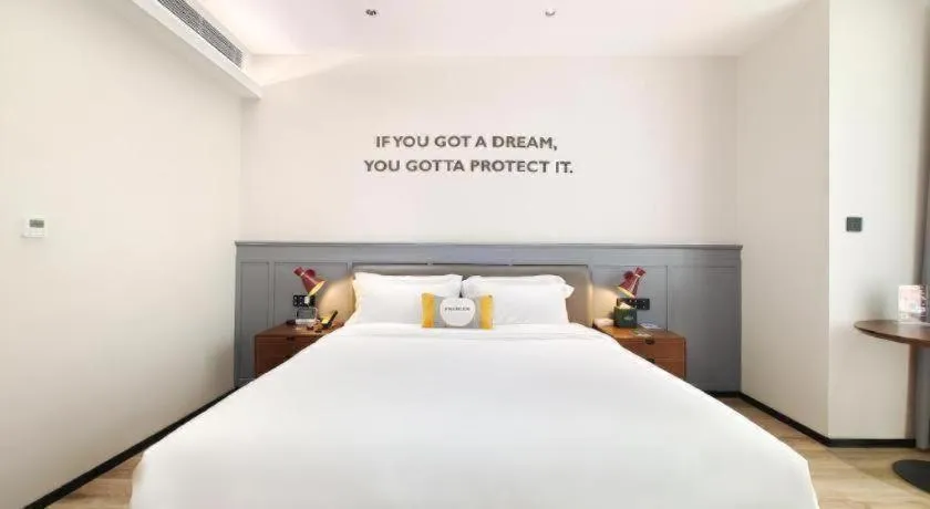 Bed in Premier City Comfort Hotel Hechi Luocheng Central Plaza