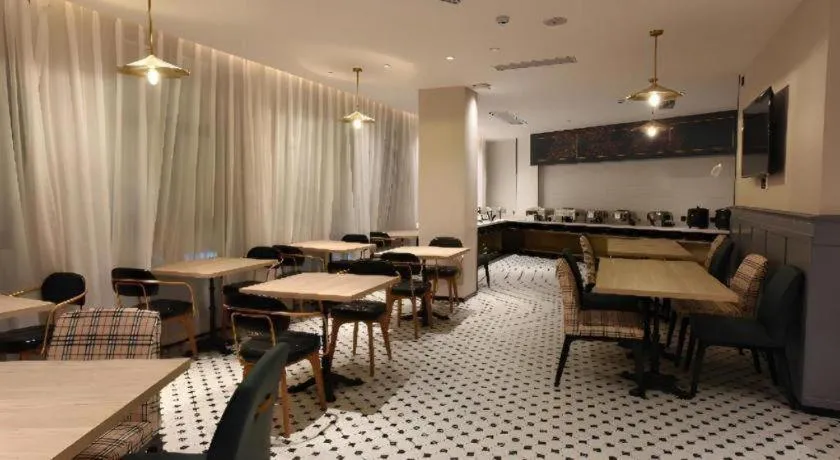 Premier City Comfort Hotel Hechi Luocheng Central Plaza