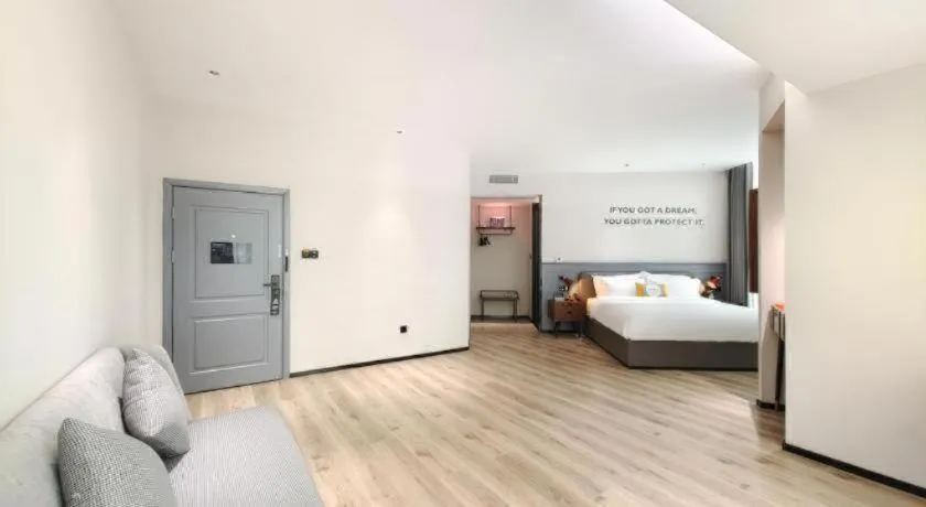 Bed in Premier City Comfort Hotel Hechi Luocheng Central Plaza