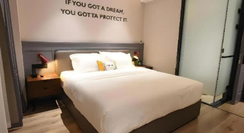 Bed in Premier City Comfort Hotel Hechi Luocheng Central Plaza