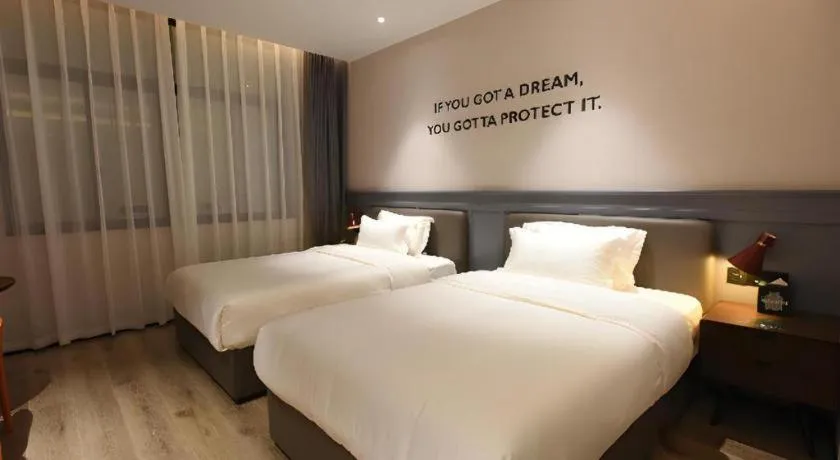 Bed in Premier City Comfort Hotel Hechi Luocheng Central Plaza