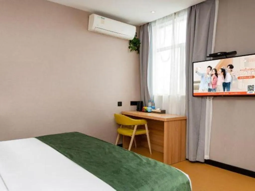 Bed in Shell Hotel Shnaghai Beiqiao Metro Station