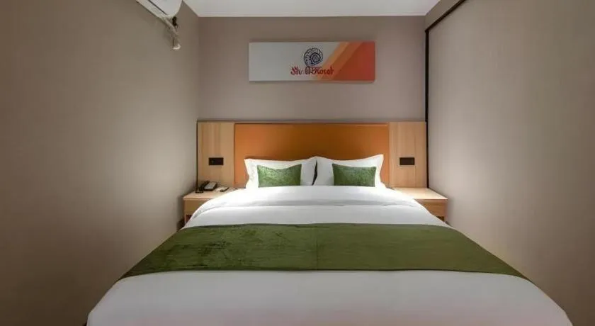 Bed in Shell Hotel Shnaghai Beiqiao Metro Station