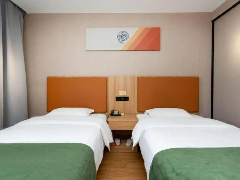 Bed in Shell Hotel Shnaghai Beiqiao Metro Station