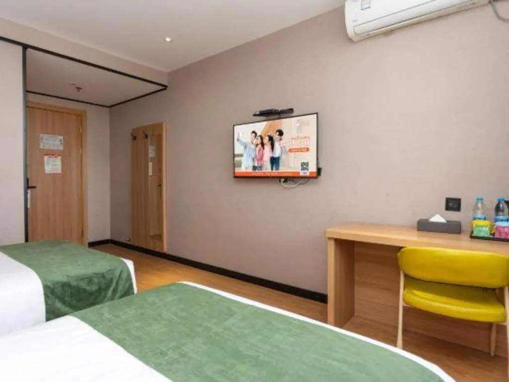 Bed in Shell Hotel Shnaghai Beiqiao Metro Station