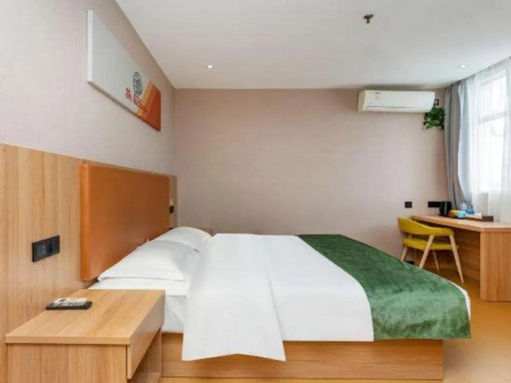 Bed in Shell Hotel Shnaghai Beiqiao Metro Station