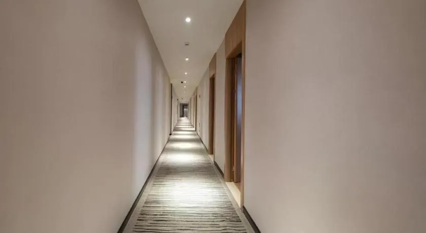 Shell Hotel Shnaghai Beiqiao Metro Station