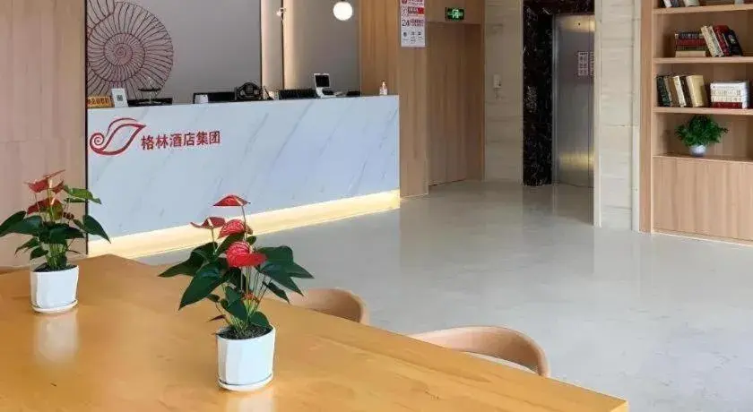 Shell Hotel Shnaghai Beiqiao Metro Station Shell Hotel Shnaghai Beiqiao Metro Station