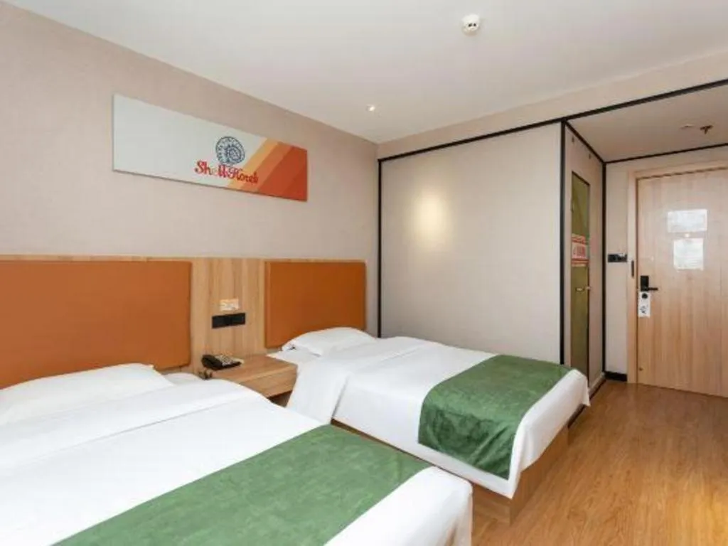 Bed in Shell Hotel Shnaghai Beiqiao Metro Station