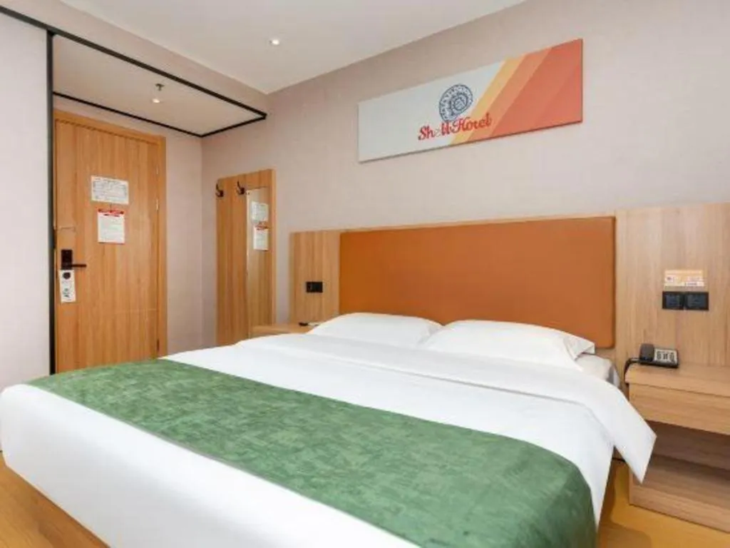 Bed in Shell Hotel Shnaghai Beiqiao Metro Station