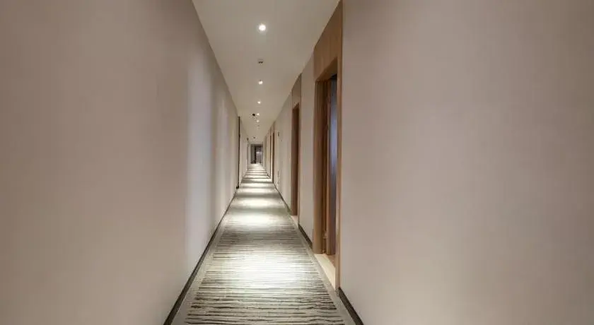 Shell Hotel Shnaghai Beiqiao Metro Station Shell Hotel Shnaghai Beiqiao Metro Station