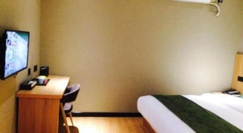 Bed in Shell Hotel Shnaghai Beiqiao Metro Station