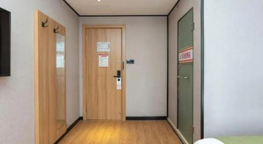 Shell Hotel Shnaghai Beiqiao Metro Station