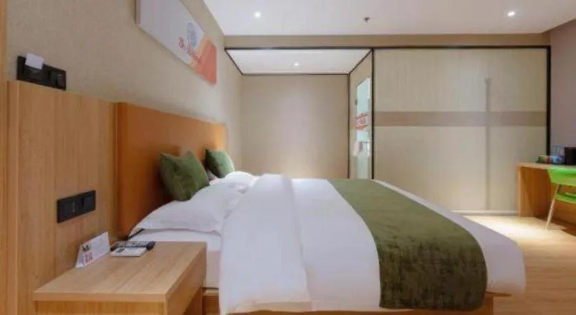 Bed in Shell Hotel Shnaghai Beiqiao Metro Station