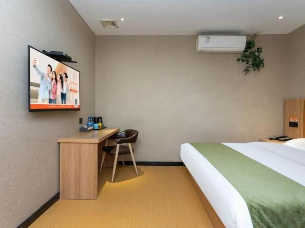 Bed in Shell Hotel Shnaghai Beiqiao Metro Station