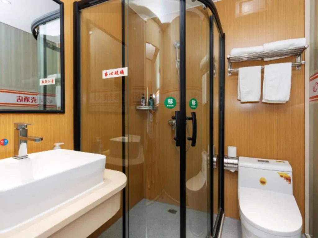 Shell Hotel Shnaghai Beiqiao Metro Station