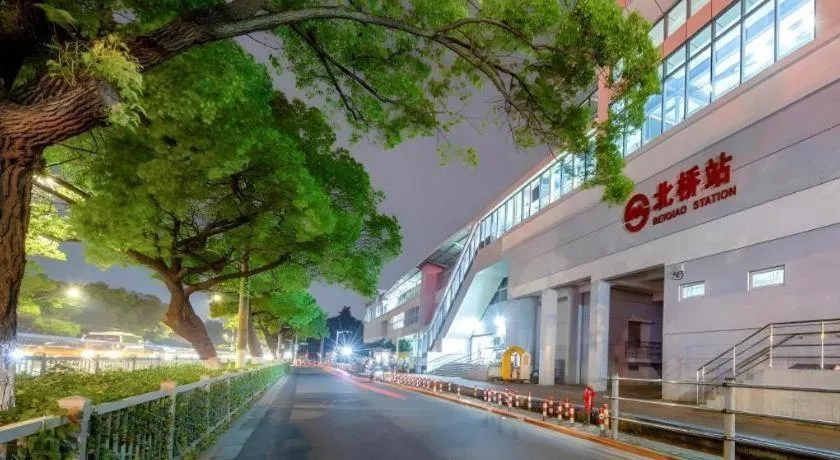 Shell Hotel Shnaghai Beiqiao Metro Station