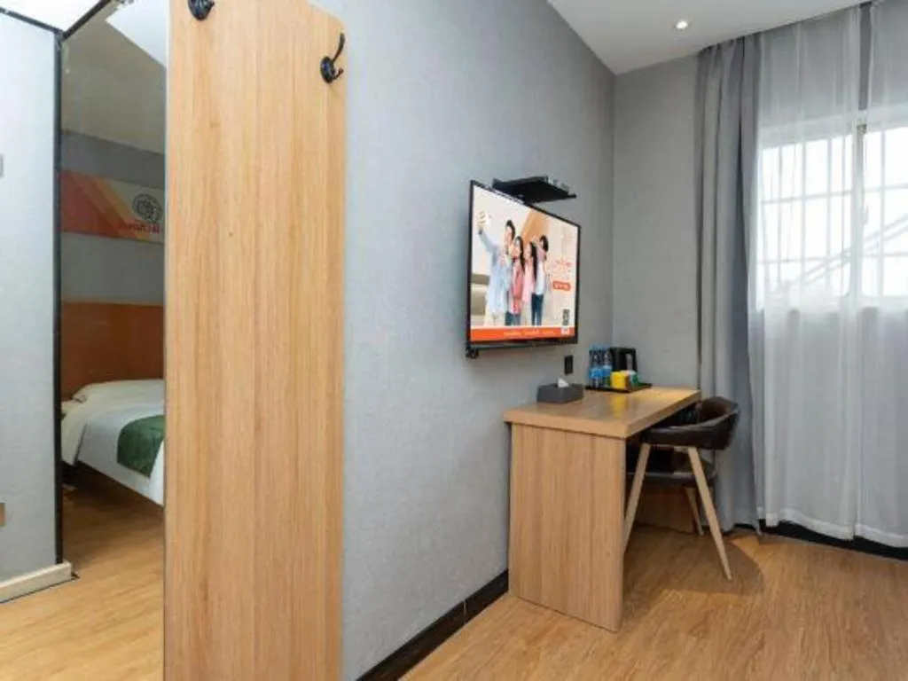 Bed in Shell Hotel Shnaghai Beiqiao Metro Station