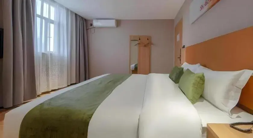 Bed in Shell Hotel Shnaghai Beiqiao Metro Station Bed in Shell Hotel Shnaghai Beiqiao Metro Station