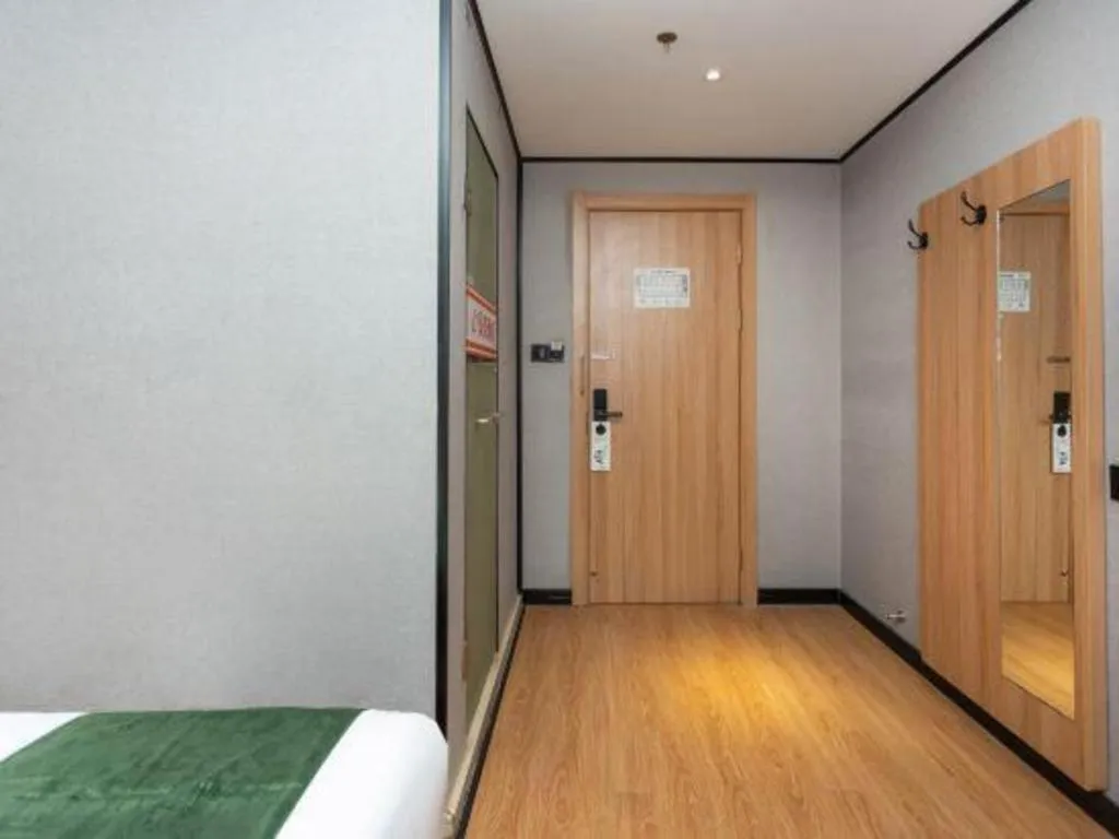 Bed in Shell Hotel Shnaghai Beiqiao Metro Station