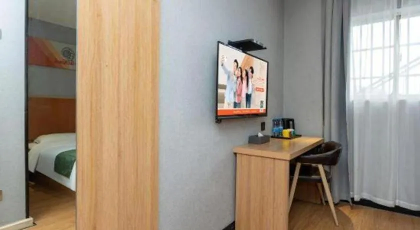 Bed in Shell Hotel Shnaghai Beiqiao Metro Station