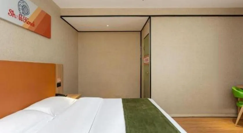 Bed in Shell Hotel Shnaghai Beiqiao Metro Station
