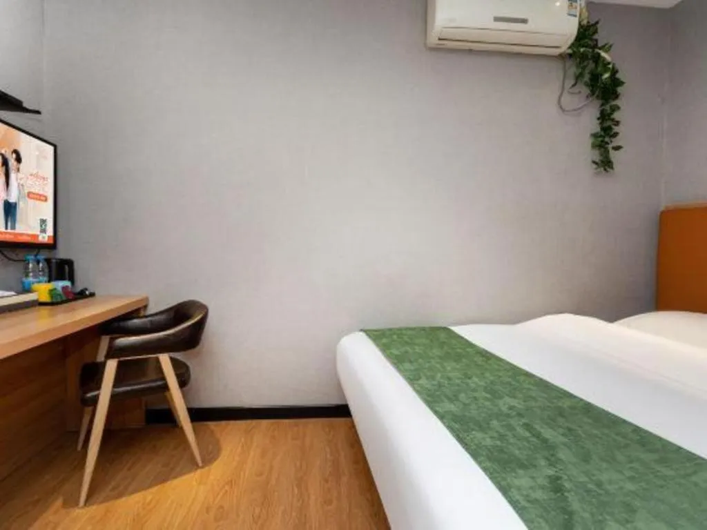 Bed in Shell Hotel Shnaghai Beiqiao Metro Station