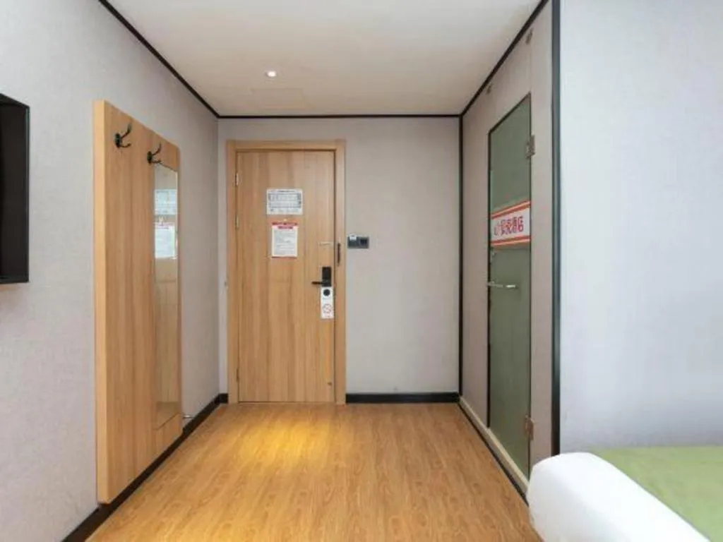 Shell Hotel Shnaghai Beiqiao Metro Station