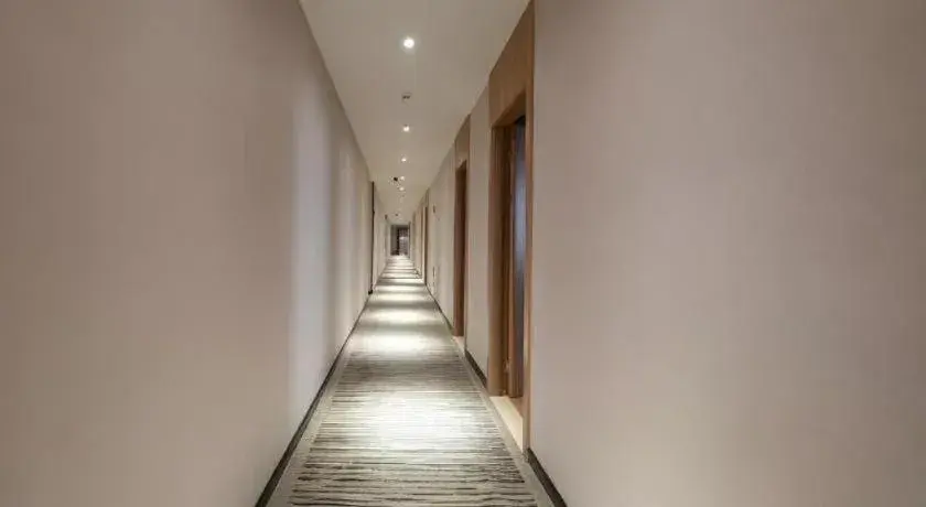 Shell Hotel Shnaghai Beiqiao Metro Station Shell Hotel Shnaghai Beiqiao Metro Station