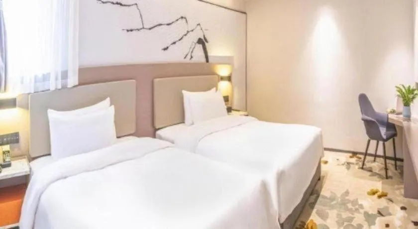 Bed in GreenTree Eastern Chongqing Yangjiaping Pedestrian Street Mixc Hotel