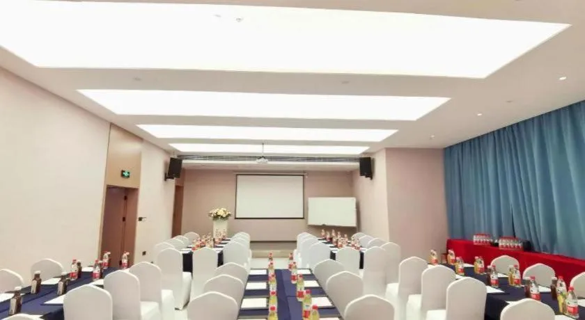 GreenTree Eastern Chongqing Yangjiaping Pedestrian Street Mixc Hotel