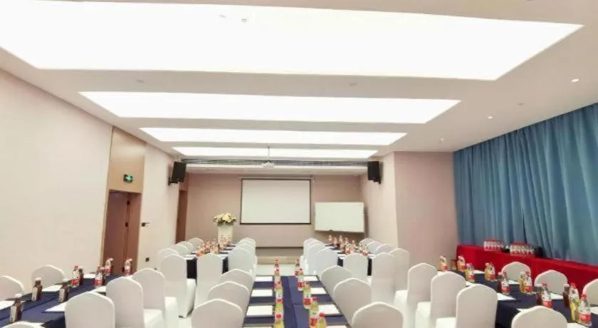 GreenTree Eastern Chongqing Yangjiaping Pedestrian Street Mixc Hotel