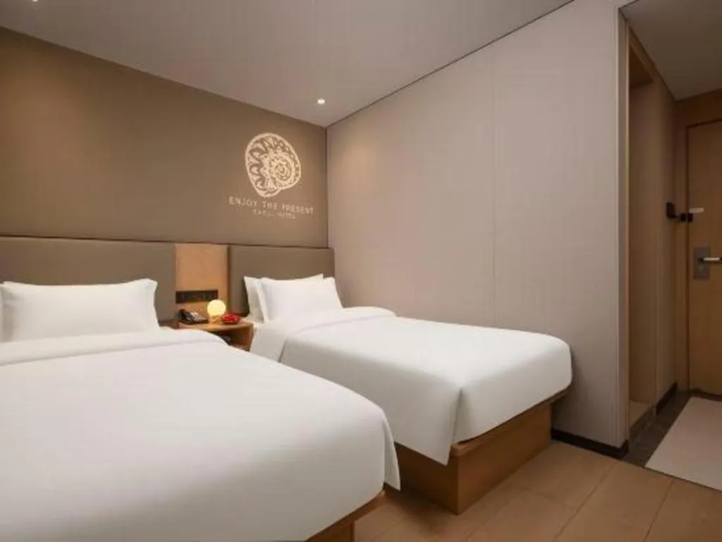 Bed in Shell Hotel Beijing Shunyi District Shunyi Metro Station