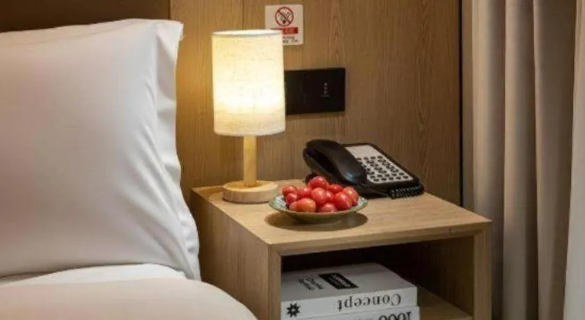 Bed in Shell Hotel Beijing Shunyi District Shunyi Metro Station