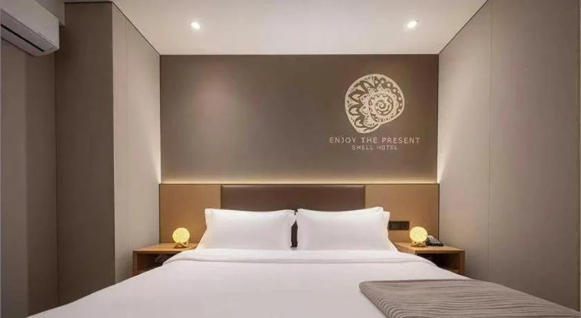 Bed in Shell Hotel Beijing Shunyi District Shunyi Metro Station